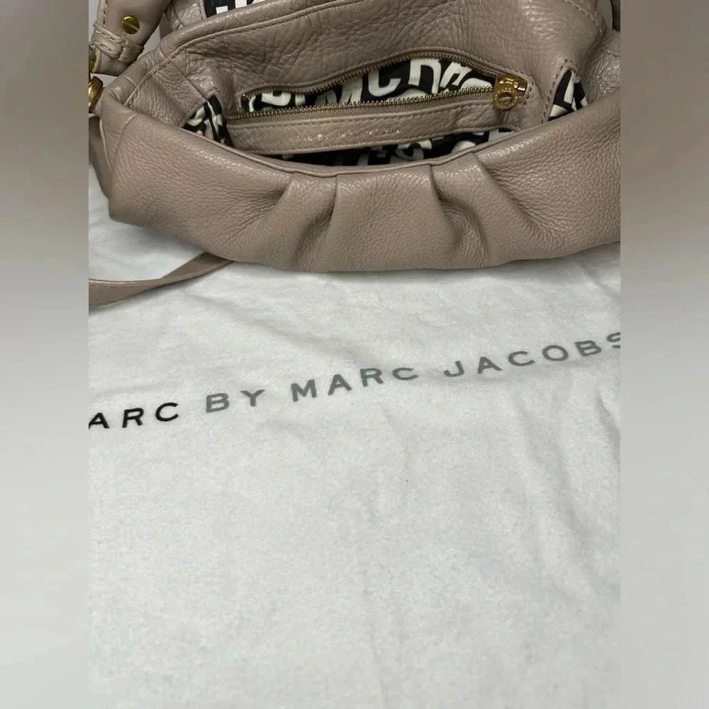 MARC JACOBS LIL UKITA DIRTY MARTINI TAUPE LEATHER CROSSBODY SHOULDER BAG
